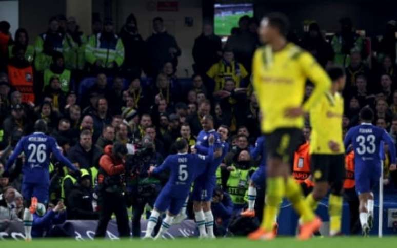 Chelsea sofreu, mas eliminou o Dortmund (Foto: ADRIAN DENNIS / AFP)