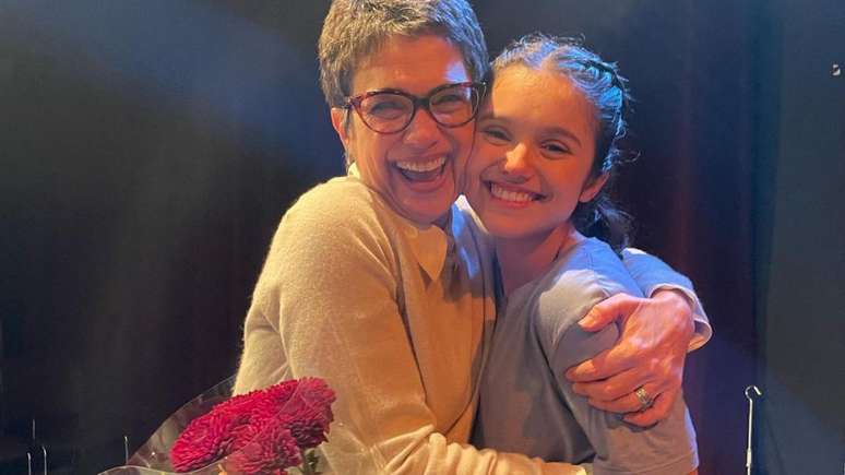 Sandra Annenberg honors her daughter in her stage debut: ‘So proud!’