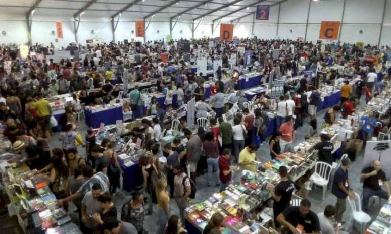 Feira do Livro da Unesp, em edição pré-pandemia; evento reencontra o público a partir de quarta, 12