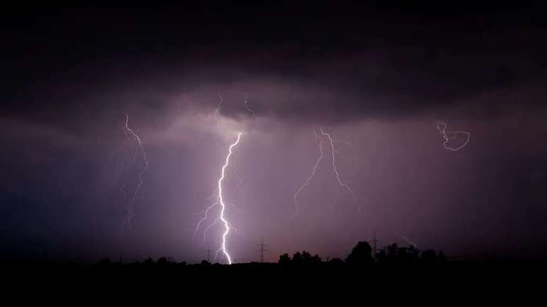 Lightning can in fact strike twice in the same place (Image: Mathias Krumbholz/Wikimedia Commons)