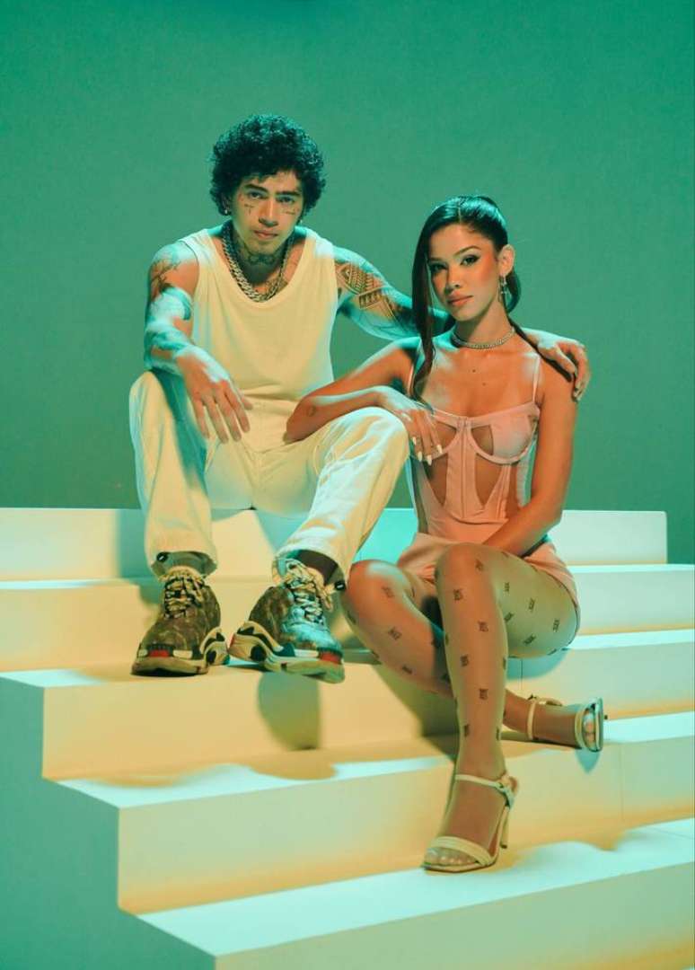 Whindersson Nunes e T&iacute;lia em 'Some'