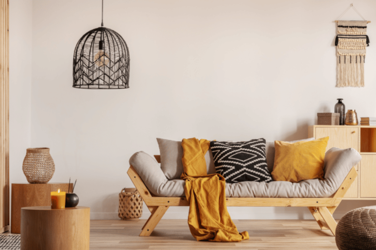Chandeliers can play a leading role in decoration and serve as diffused lighting. 