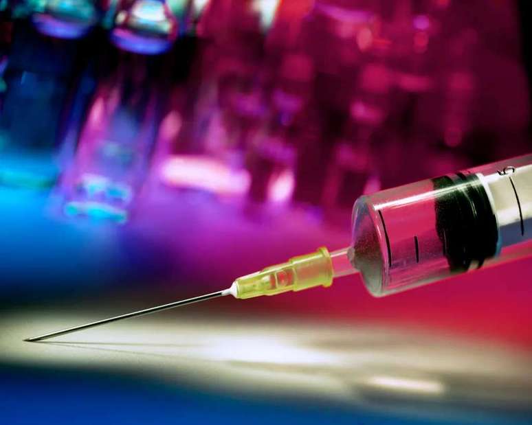 AstraZeneca's covid-19 vaccine has suspended production in Brazil (Image: SteveAllenPhoto999/Envato)