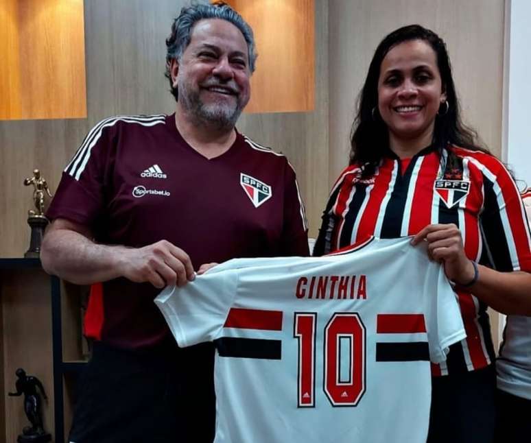 Julio Casares, presidente do São Paulo, e a professora Cinthia Barbosa (Foto: Reprodução/Instagram)