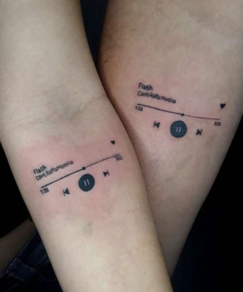 A música do casal é uma opção criativa de tatuagem –
