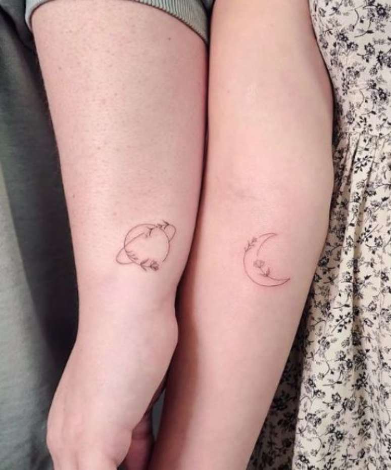 O match sol e lua já se tornou um clássico entre as tatuagens de casal –