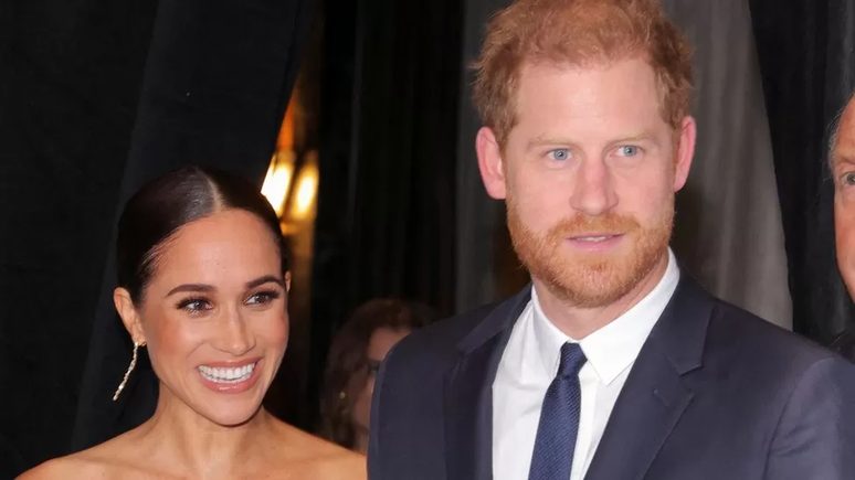 Harry irá à Abadia de Westminster para a coroação, mas Meghan ficará nos EUA com seus filhos