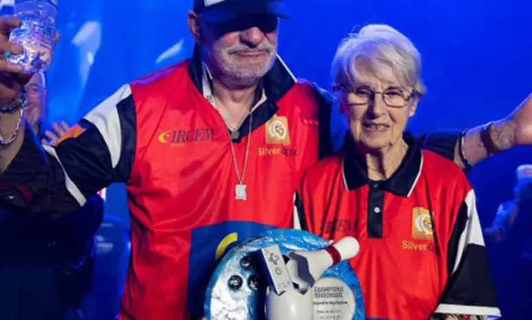 Casal de idosos vence torneio de Wii Bowling na França