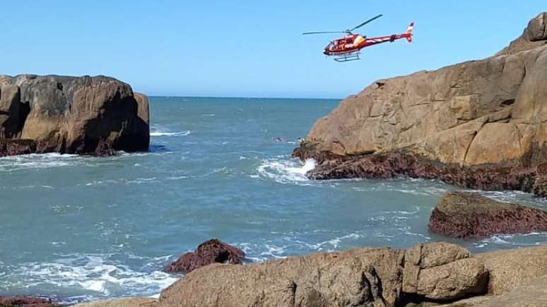 Turista chileno morre afogado em praia de SC após entrar no mar para salvar esposa