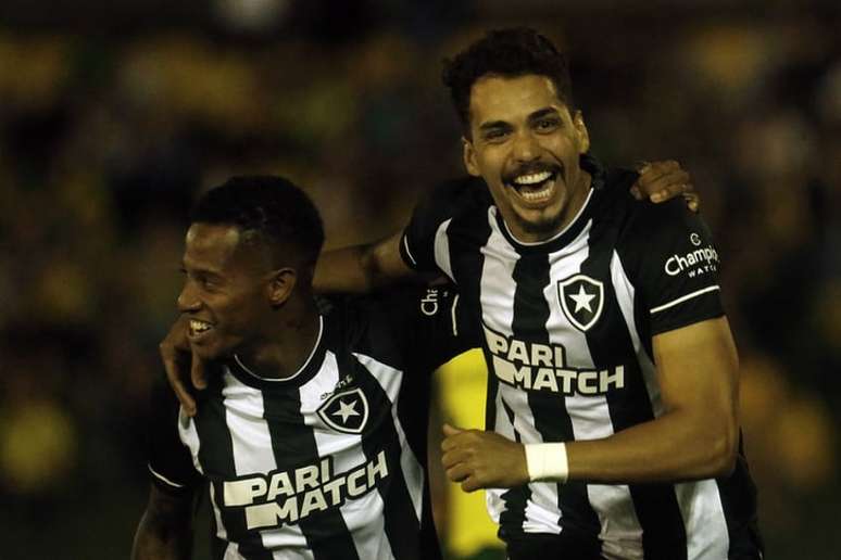 Botafogo perde no Santão, mas continua na zona de classificação