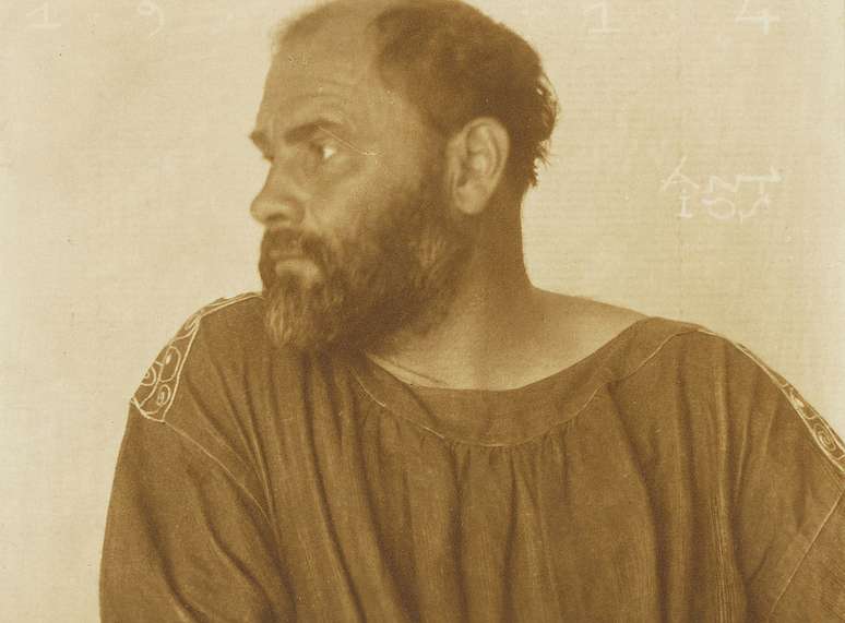 O pintor simbolista austríaco Gustav Kilmt (1862-1918)