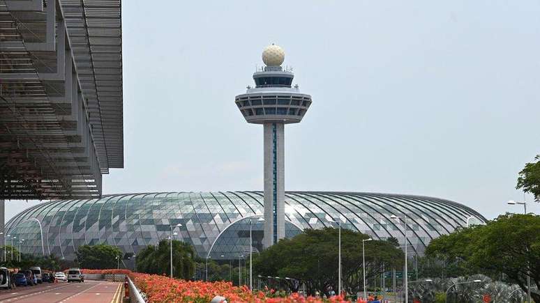 A torre de controle do aeroporto de Changi é uma imagem icônica em Cingapura