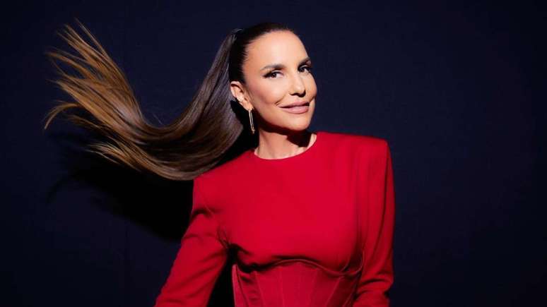 Ivete Sangalo escandaliza com look brilhante e bom humor no Big Brother Brasil 2023!