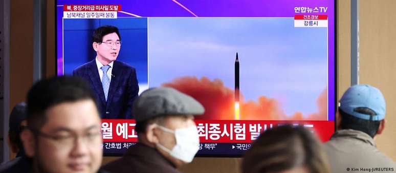 North Korea fire triggers air alert for Japan