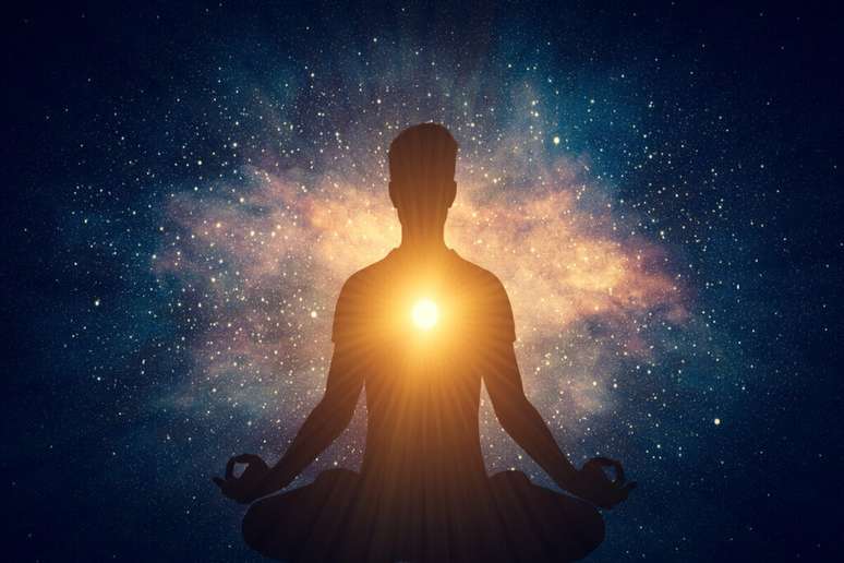 Fazer meditação é importante para afastar as energias negativas 