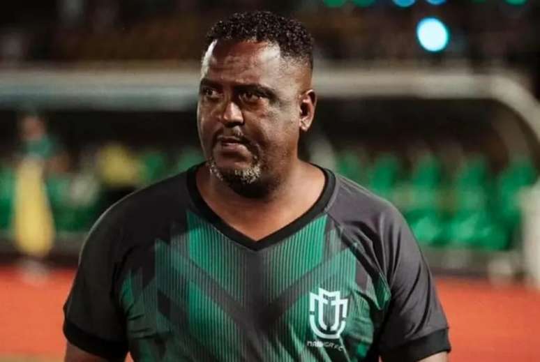 Algoz do Flamengo, técnico do Maringá dividia futebol com trabalho de motorista de aplicativo