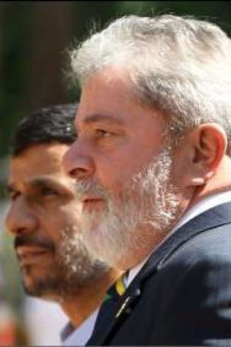 Lula e o então presidente iraniano Ahmadinejad durante negociação de acordo nuclear em 2010