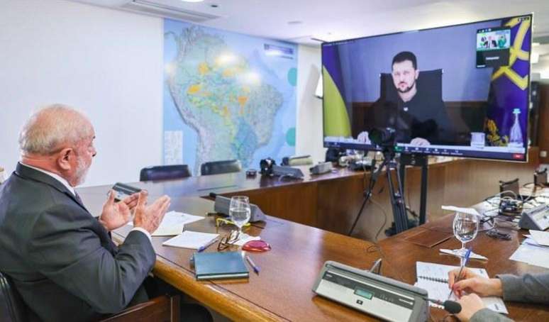 Lula e Zelensky em vídeo chamada sobre planos de paz