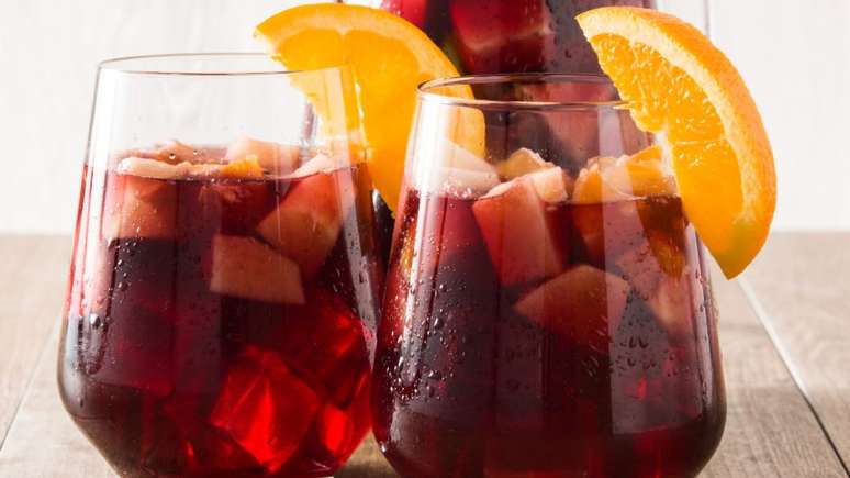 Sangria de vinho tinto com frutas