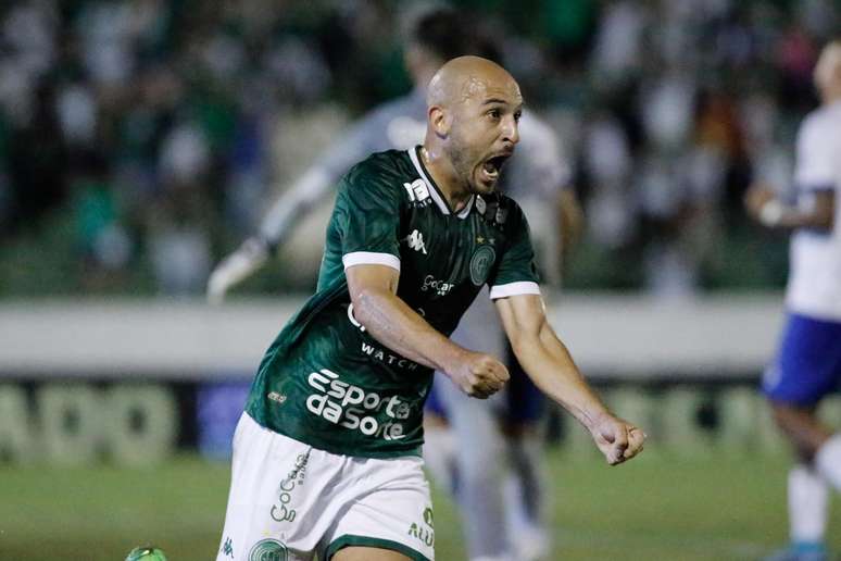 Guarani goleia o Avaí pela estreia da Série B do Campeonato Brasileiro