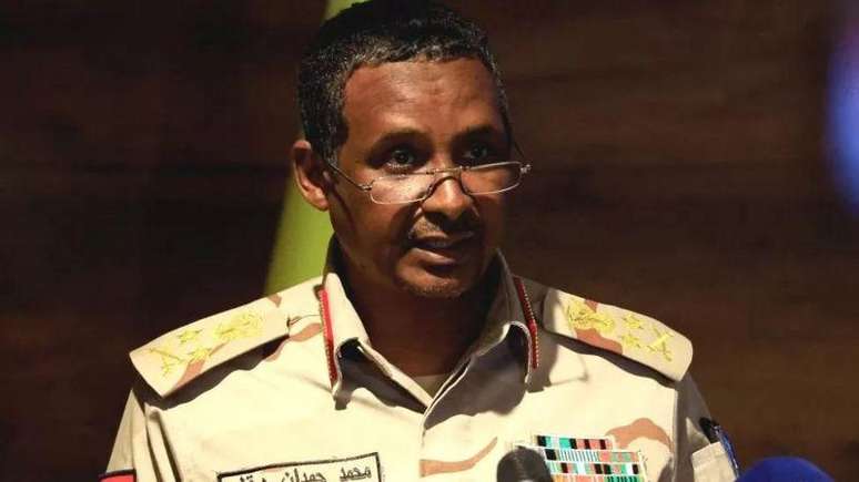 A rivalidade entre o general Mohamed Hamdan Dagalo (foto) e o general Abdel Fattah al-Burhan está no centro da disputa.