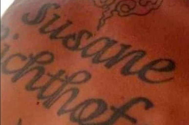 Homem tem várias tatuagens em homenagem à Suzane Richthofen