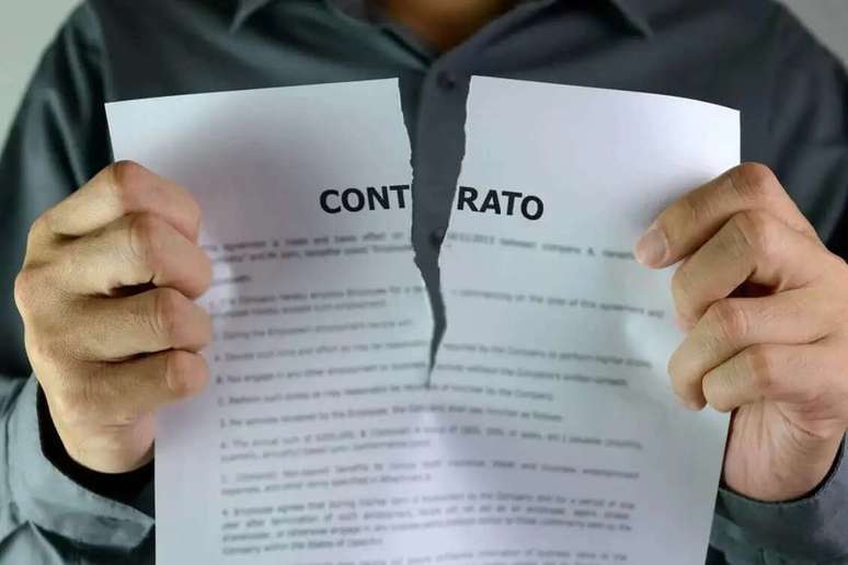 Imagem ilustra rescisão de contrato. 