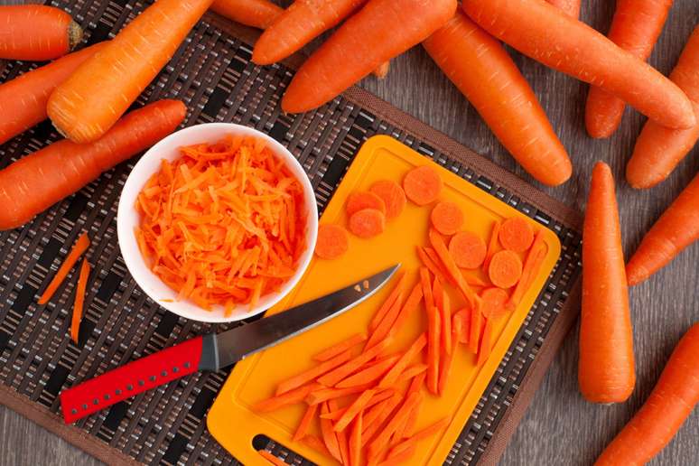 A cenoura cont&eacute;m subst&acirc;ncias que contribuem para a produ&ccedil;&atilde;o de melanina 