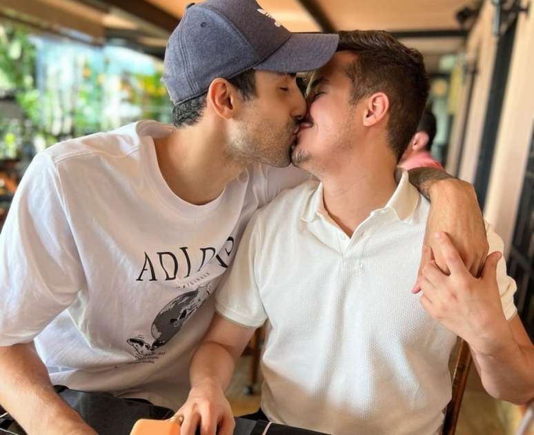 Juntos há seis anos, Douglas Souza e Gabi Campos estão noivos (Foto: Reprodução/Instagram)