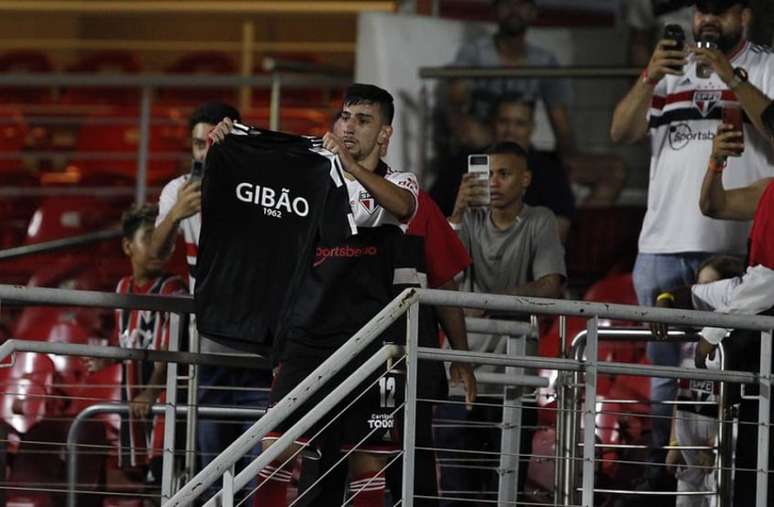 Pedrinho comemora um dos gols marcados durante o Paulistão (Foto: Rubens Chiri/saopaulofc.net)