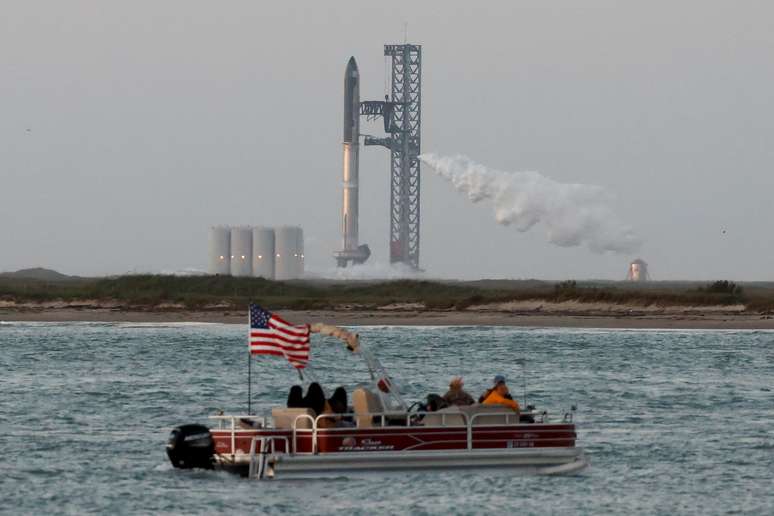 SpaceX Seeks to Launch ‘Most Powerful Rocket Ever’;  follow live