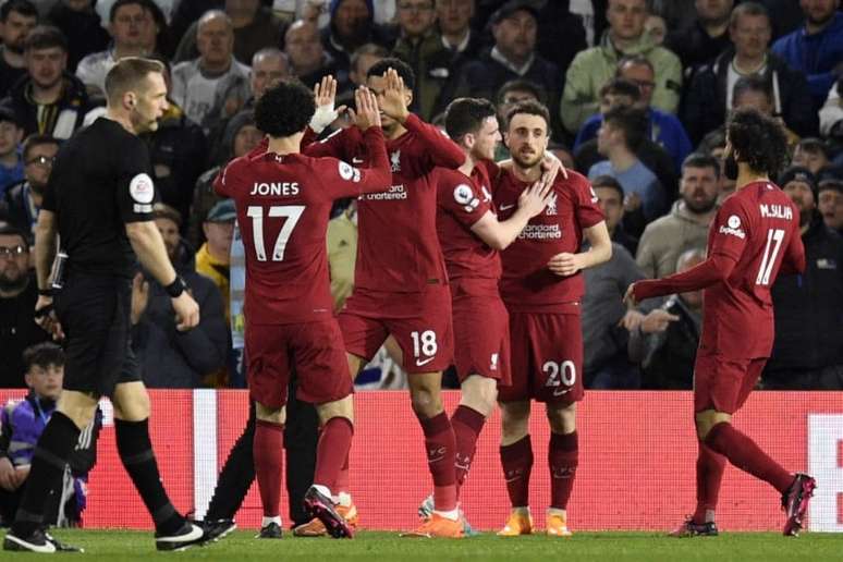 Salah brilha e Liverpool derrota Nottingham Forest por 3 a 0 para