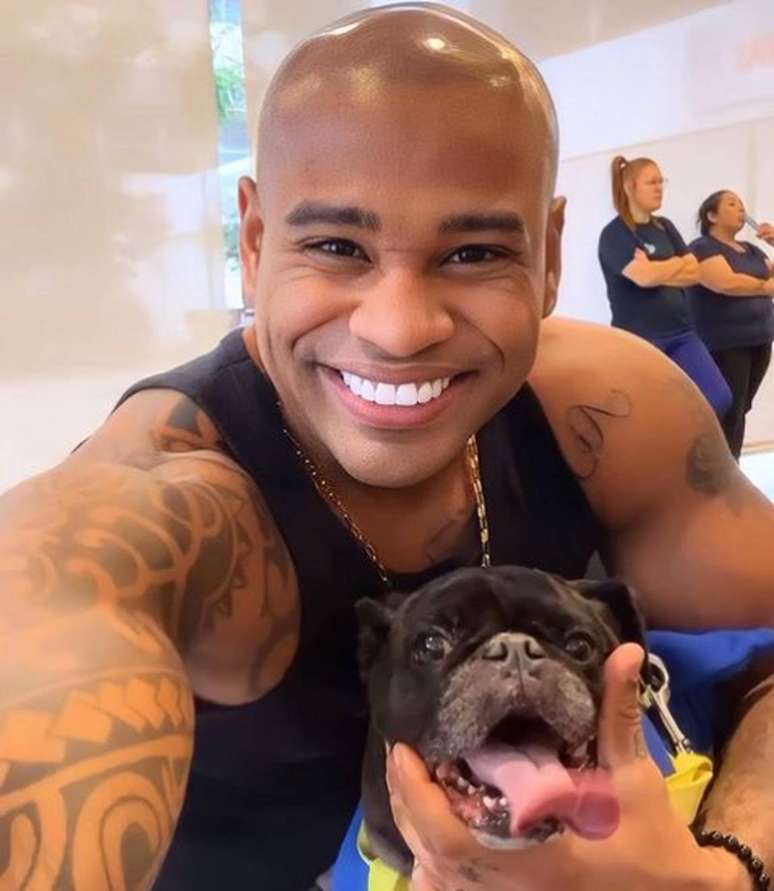 Participante do BBB Cezar Black também chamou a atenção pelos dentes super brancos. Não há confirmações, no entanto, que seja lente.