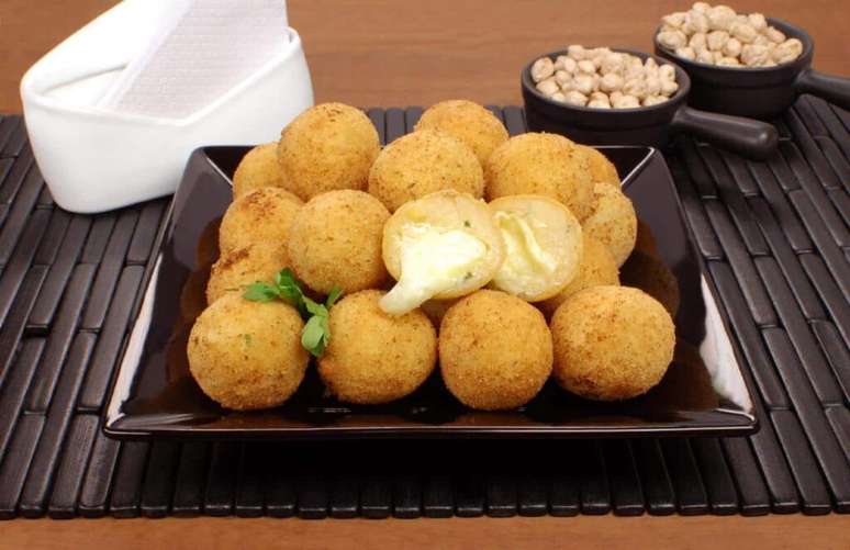 Bolinho de grão-de-bico com queijo