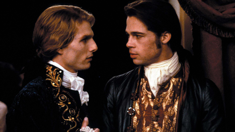 Tom Cruise e Brad Pitt em cena de Entrevista com o Vampiro.