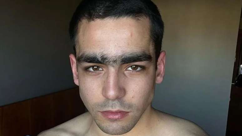After the ‘Elite’ actor made an eyebrow, fans are divided on the networks;  Anita reacts!