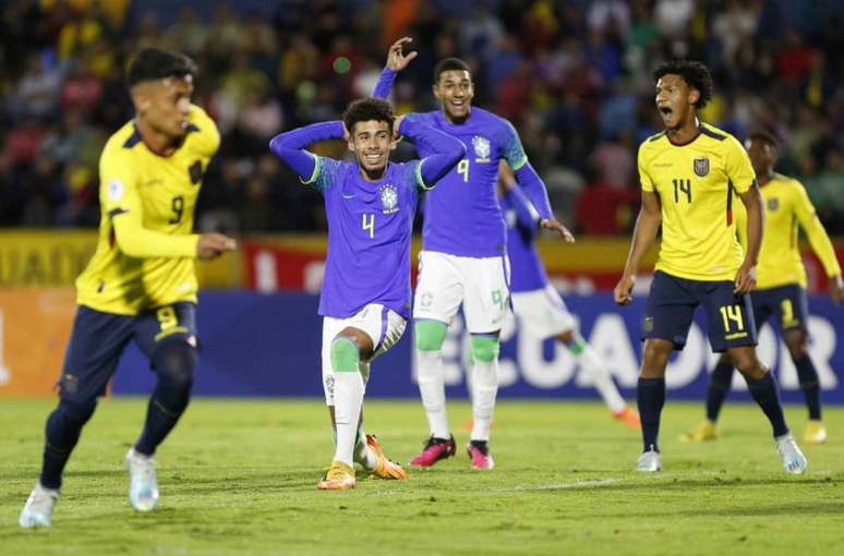 Brasil faz 3 a 1 no Equador e avança às quartas do Mundial Sub 17