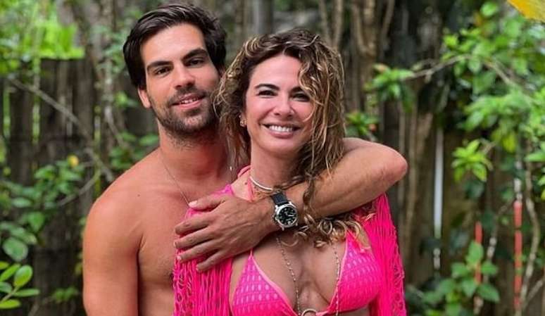 Luciana Gimenez confirma fim do namoro com o economista Renato Breia