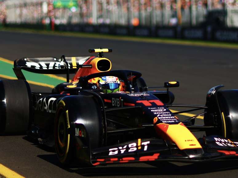 Sergio Perez largou dos boxes na Austrália