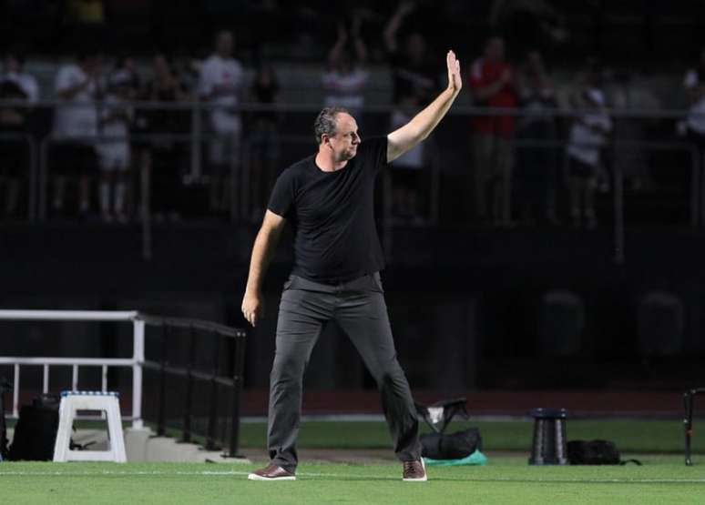 Rogério Ceni deixa o cargo de treinador após quase 18 meses de trabalho (Foto: Rubens Chiri/São Paulo FC)