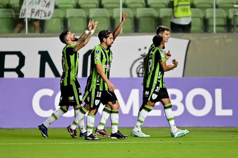 Coelho quer manter o embalo aapós vencer o Peñarol, já o time argentino busca a primeira vitória na competição continental - (Foto: Mourão Panda/América-MG)