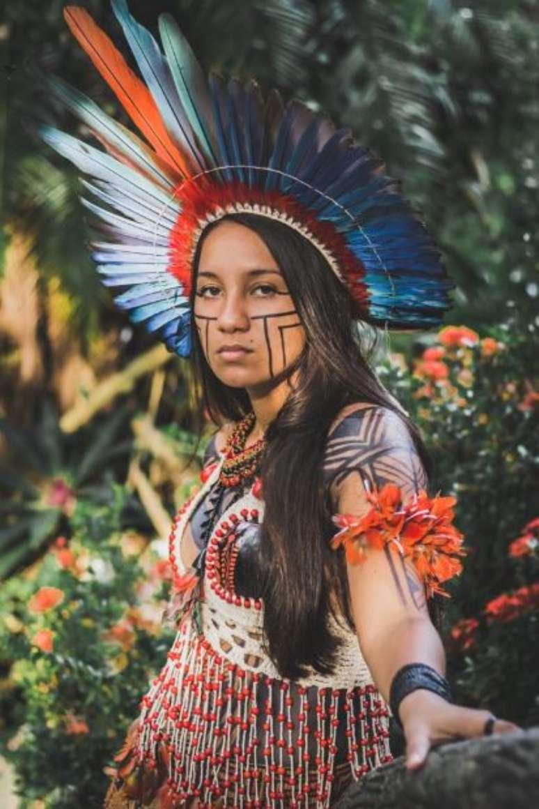 A jovem vê como fundamental a chegada de figuras como Sônia Guajajara ao poder e defende uso das redes sociais para ampliar a comunicação de pautas indígenas com a sociedade civil