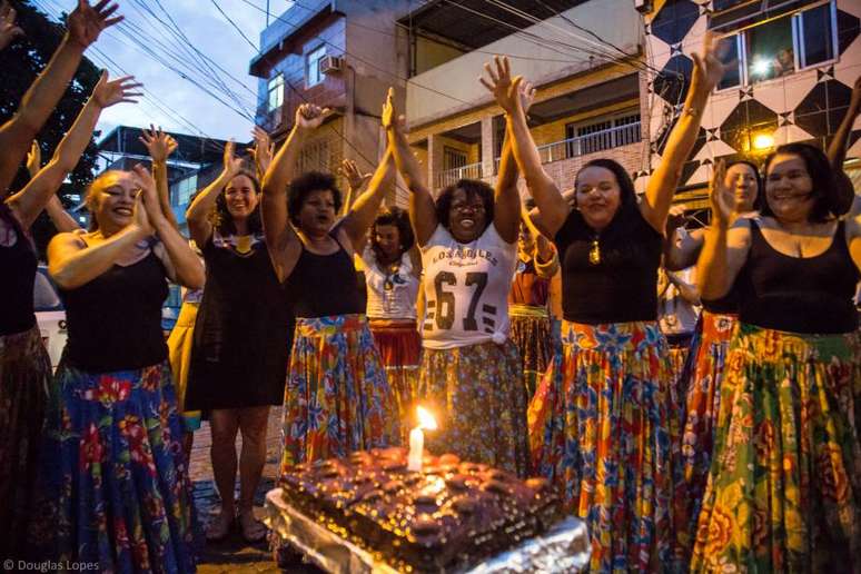 Moradoras da Maré saem às ruas para a comemoração do aniversário de dois anos da Casa das Mulheres