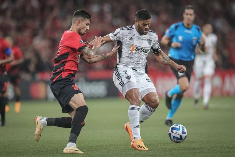 Autor da assistência para o gol de Paulinho, atacante alvinegro se revoltou com arbitragem argentina - (Foto: Pedro Souza/Atlético-MG)