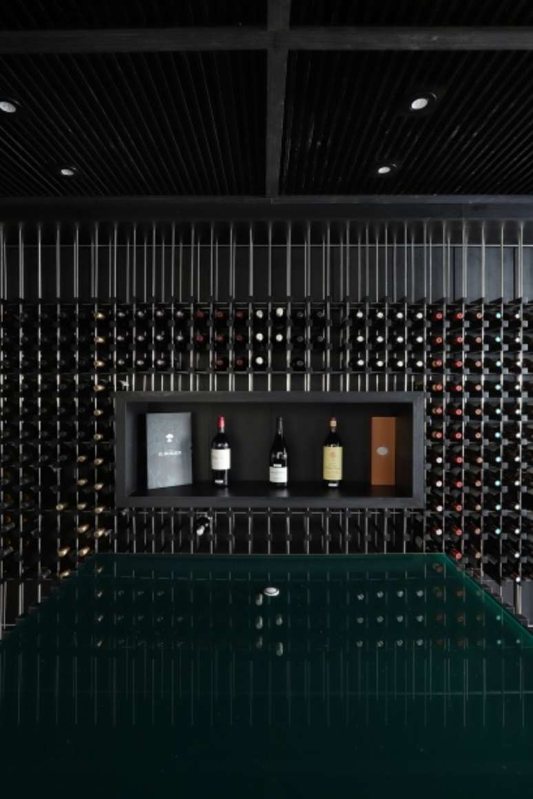 Boutique de vinhos tem décor intimista que remete a uma residência