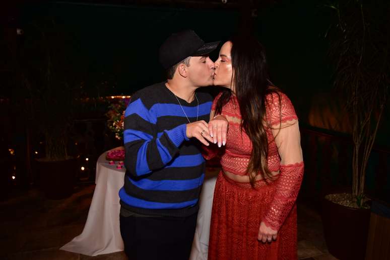 Silvia Abravanel is asked to marry during a birthday party