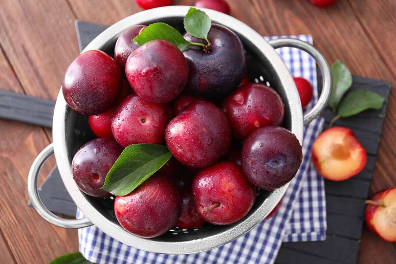 Plum helps the body absorb water 