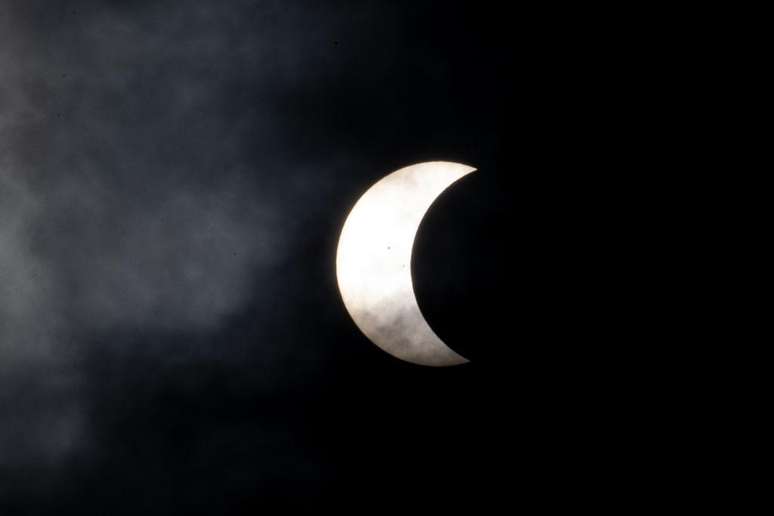 Na Indon&eacute;sia, o eclipse foi apenas parcial