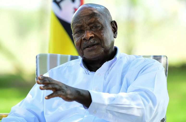 Presidente de Uganda, Yoweri Museveni, se reuniu com parlamentares de seu partido para discutir projeto de lei anti-LGBT