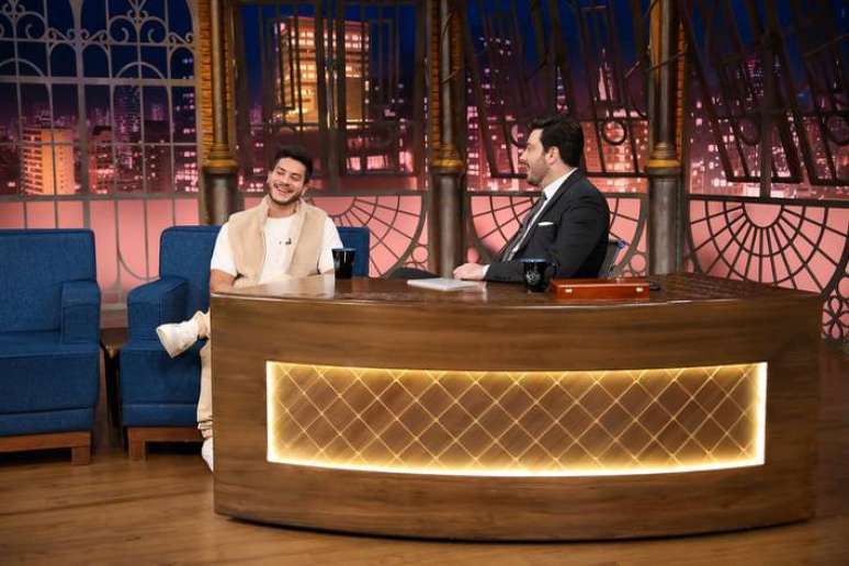 Arthur Aguiar revela que est&aacute; investindo na carreira de piloto automobilismo